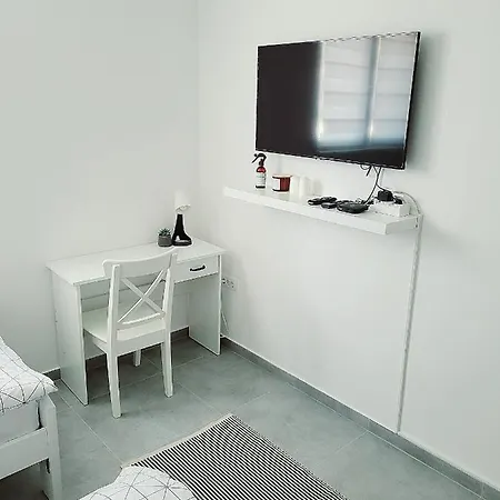 Apartment Oaza 4 *