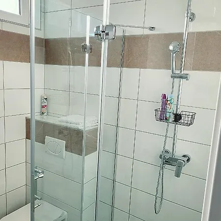 Apartment Oaza 4 *